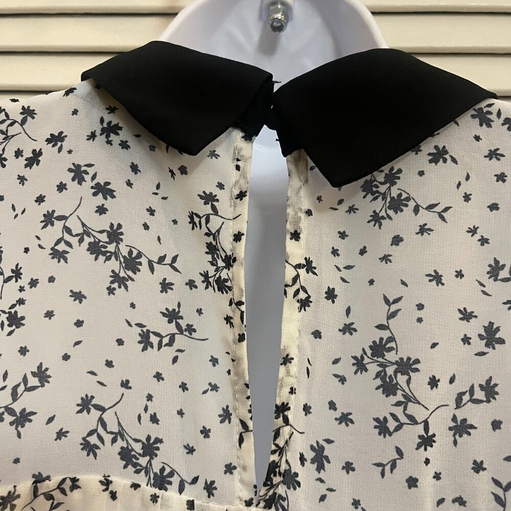CeCe Black & White Floral Ruffle Collar Sleeveless Blouse S NWOT - Picture 5 of 8